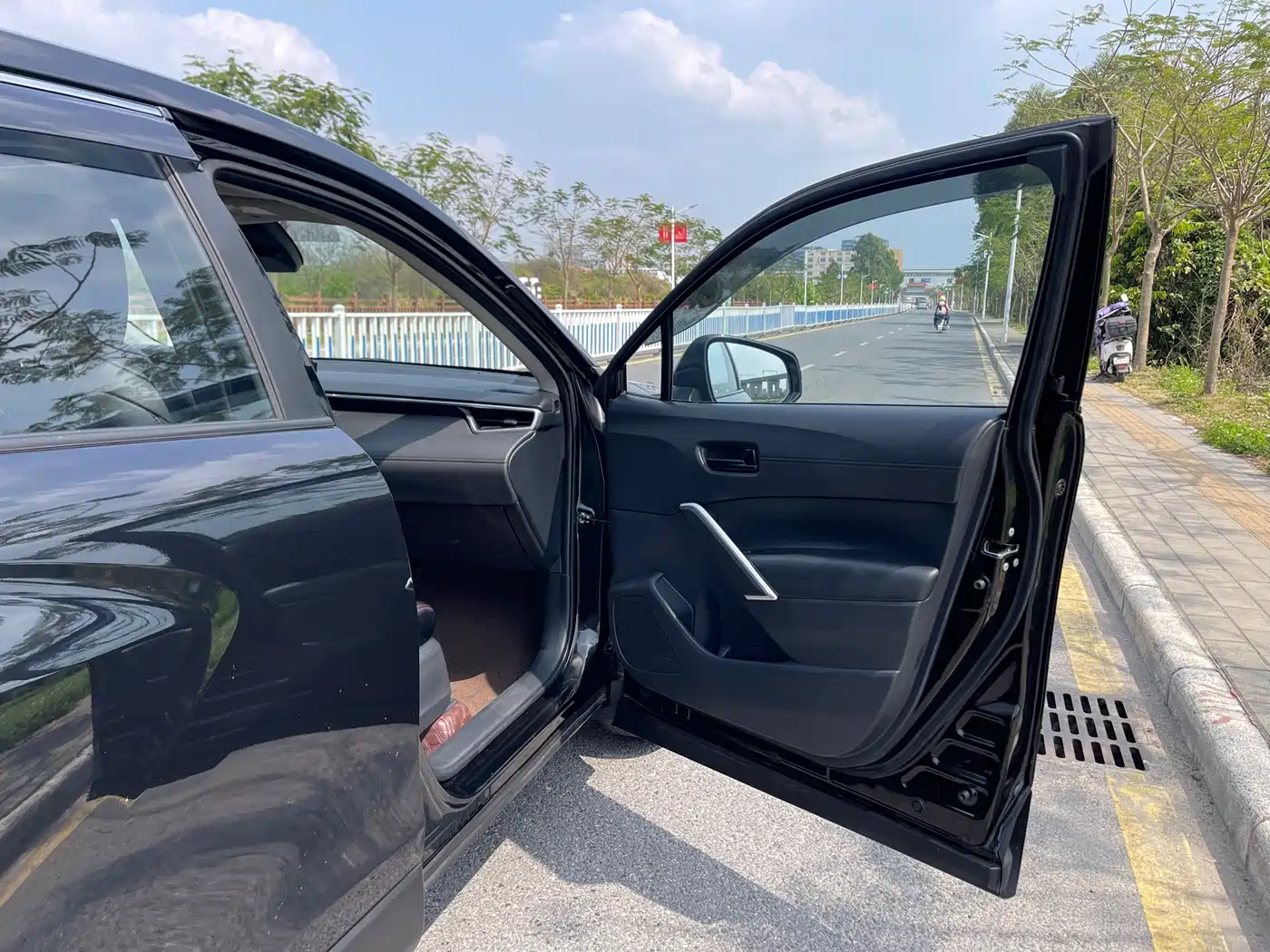 Toyota Frontlander 2024 2.0L Smart Hybrid Dual Engine Leading Edition фото 12