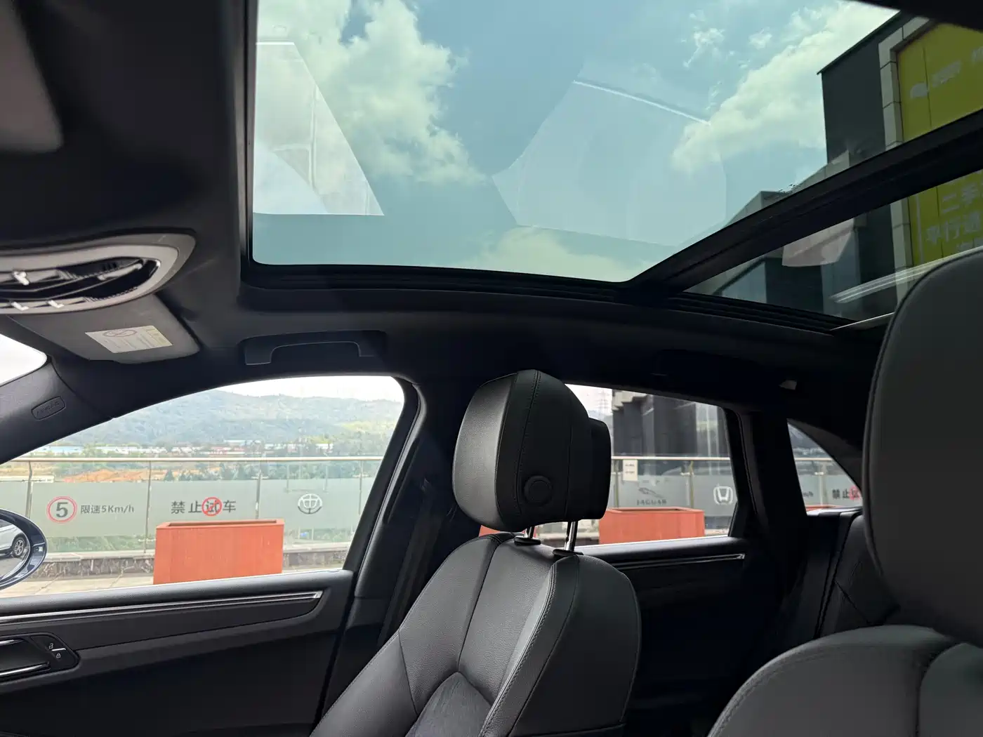 Porsche Macan 2018 Macan 2.0T фото 32