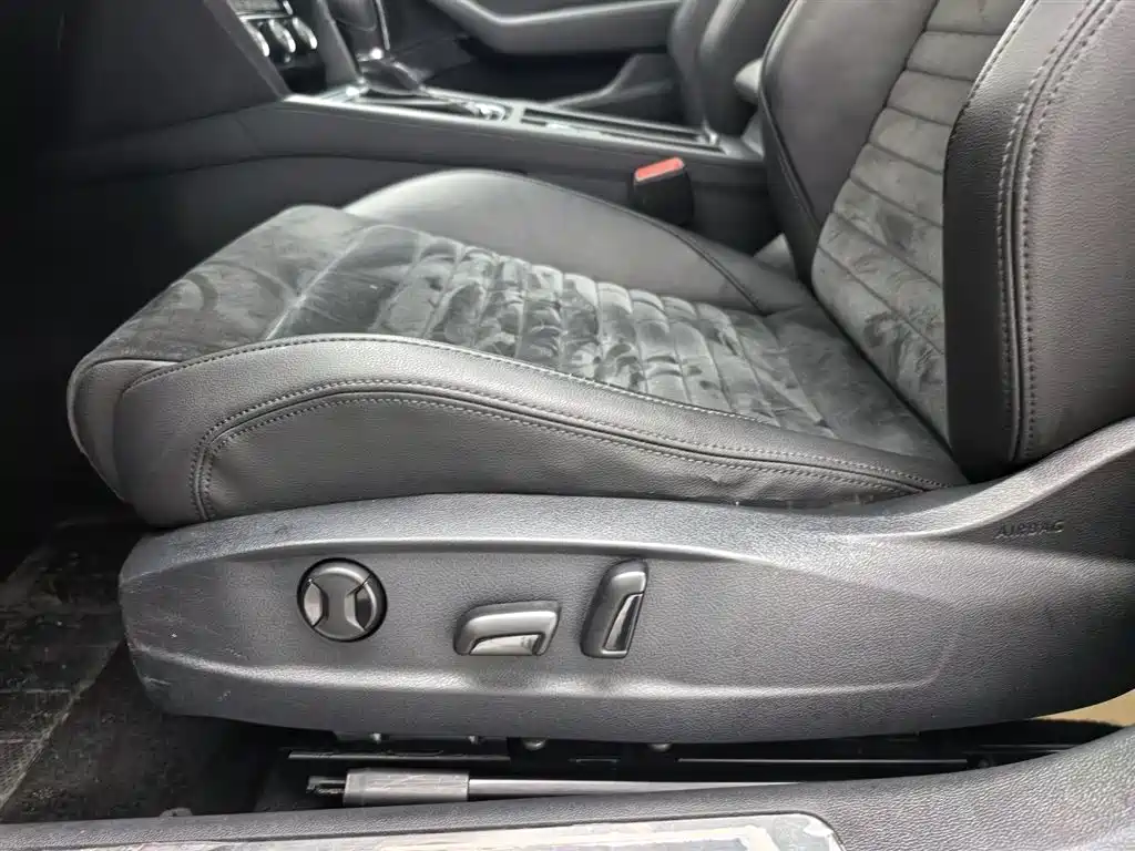 Volkswagen Magotan 2018 330TSI DSG Luxury фото 20