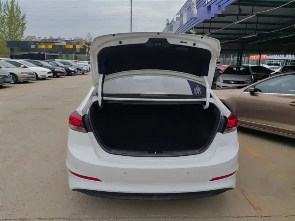 Hyundai Elantra 2016 Model 1.6L Automatic Smart Elite фото 19