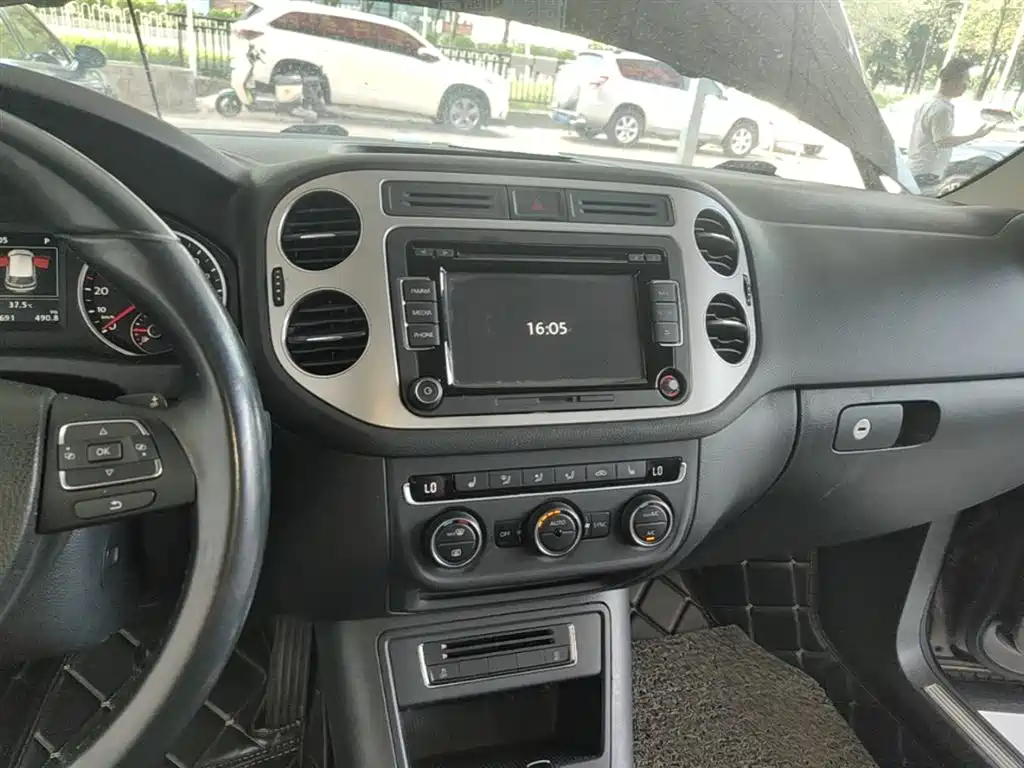 Volkswagen Tiguan 2015 1.8TSI Automatic 2WD Highline фото 13