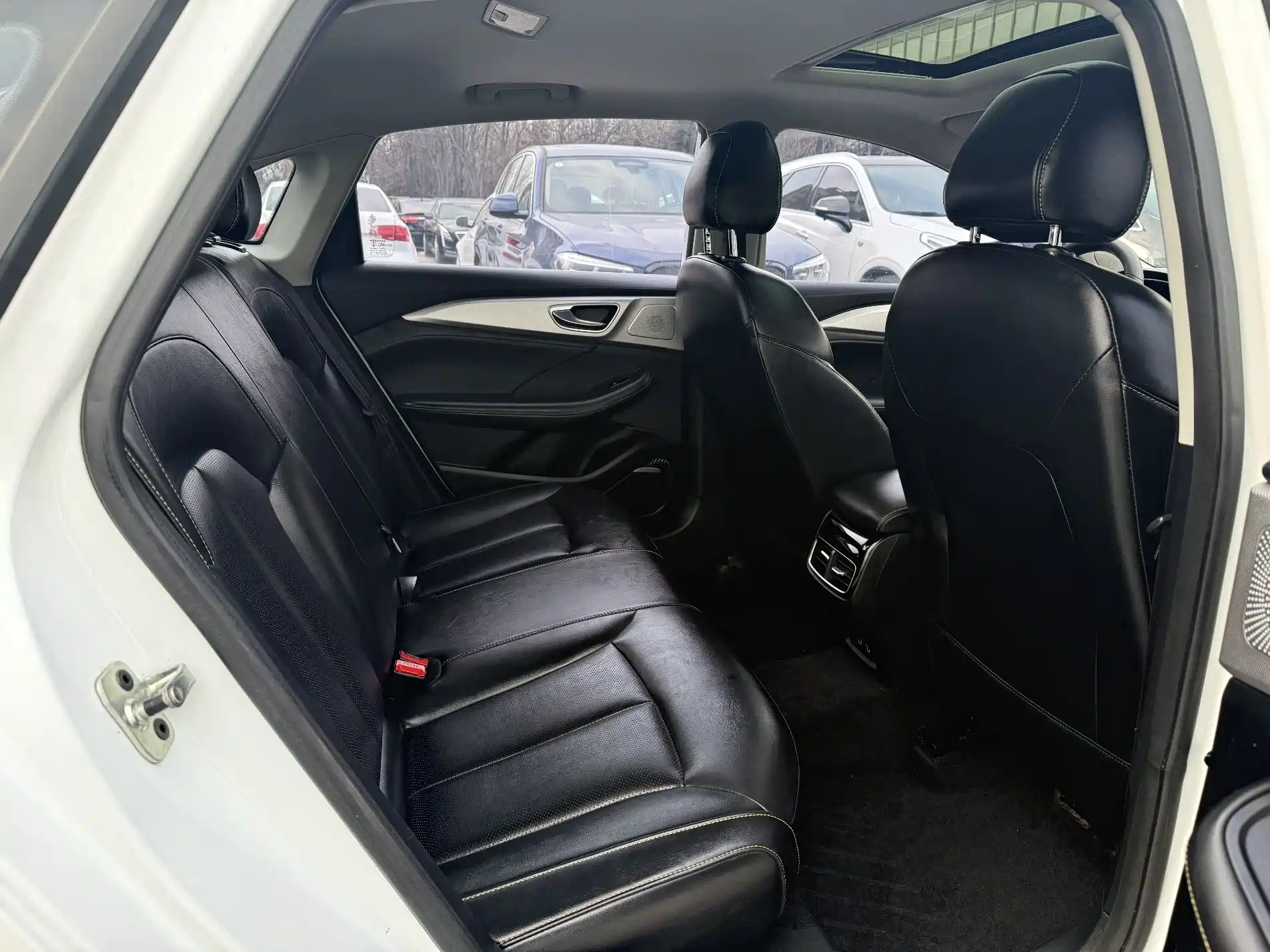 Фото 6 - Roewe i6 MAX EV