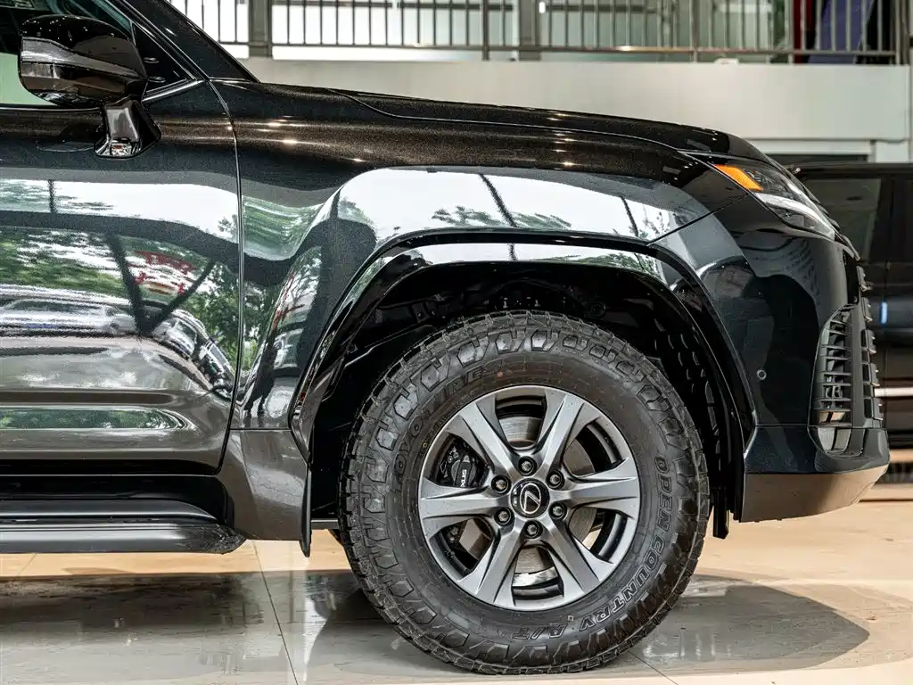 Lexus LX 2025 700h OVERTRAIL Frontier Edition фото 5