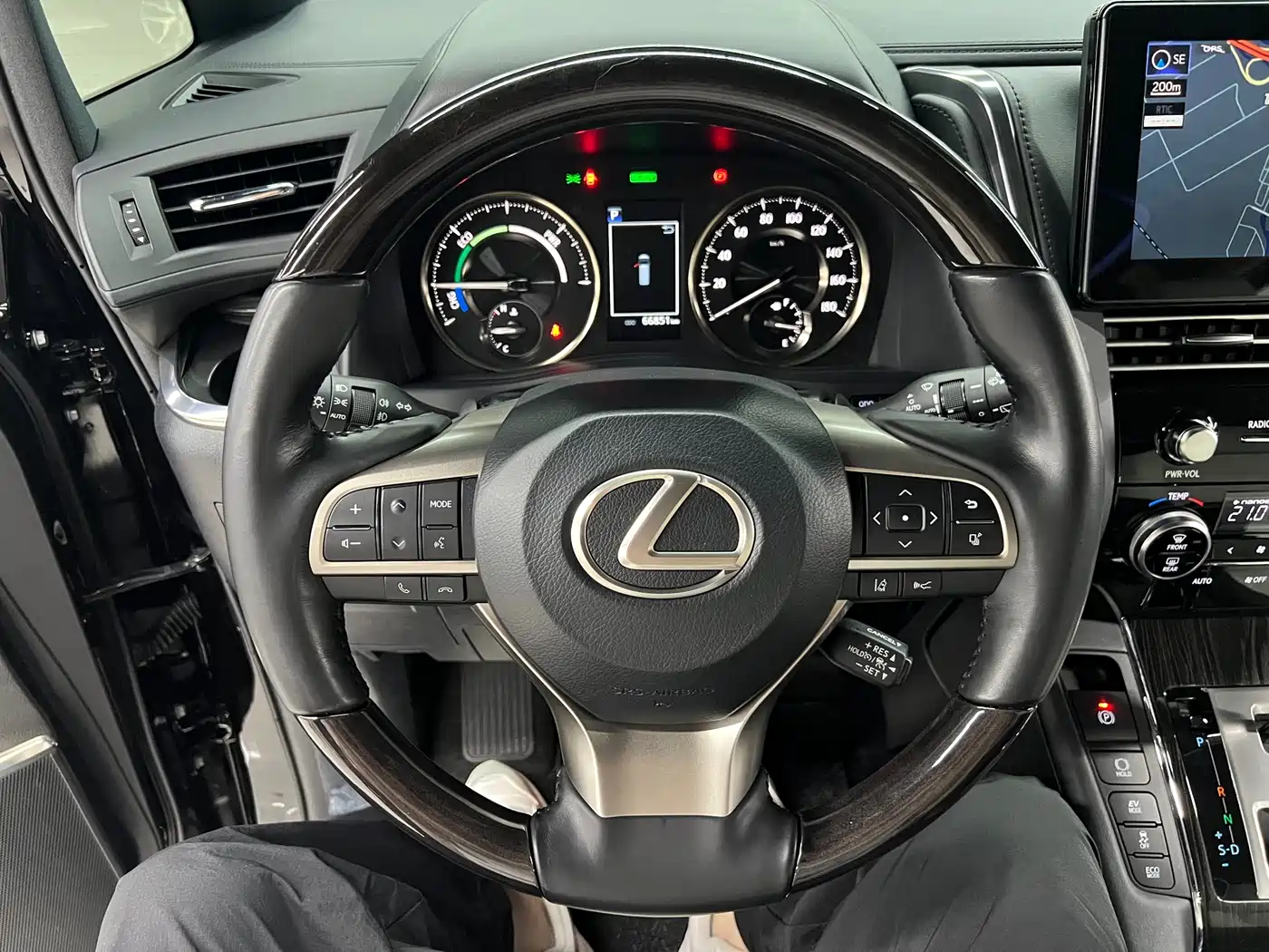 Lexus LM 2020 300h Seven-Seater Elegance Edition фото 21