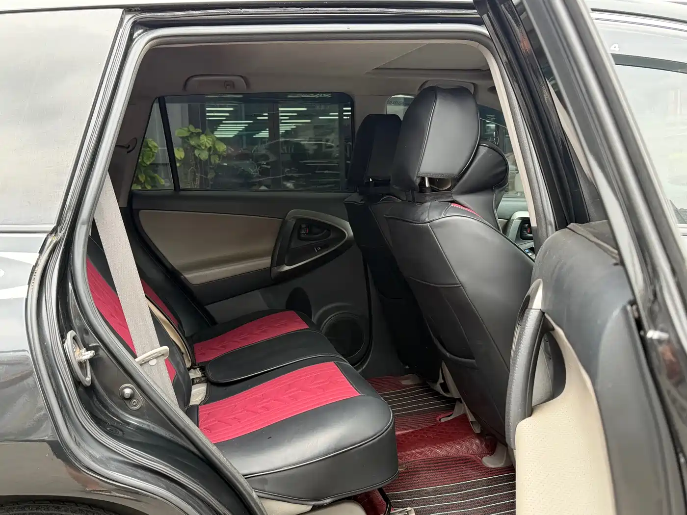 Toyota RAV4 Rongfang 2011 2.0L Automatic Luxury Edition фото 9