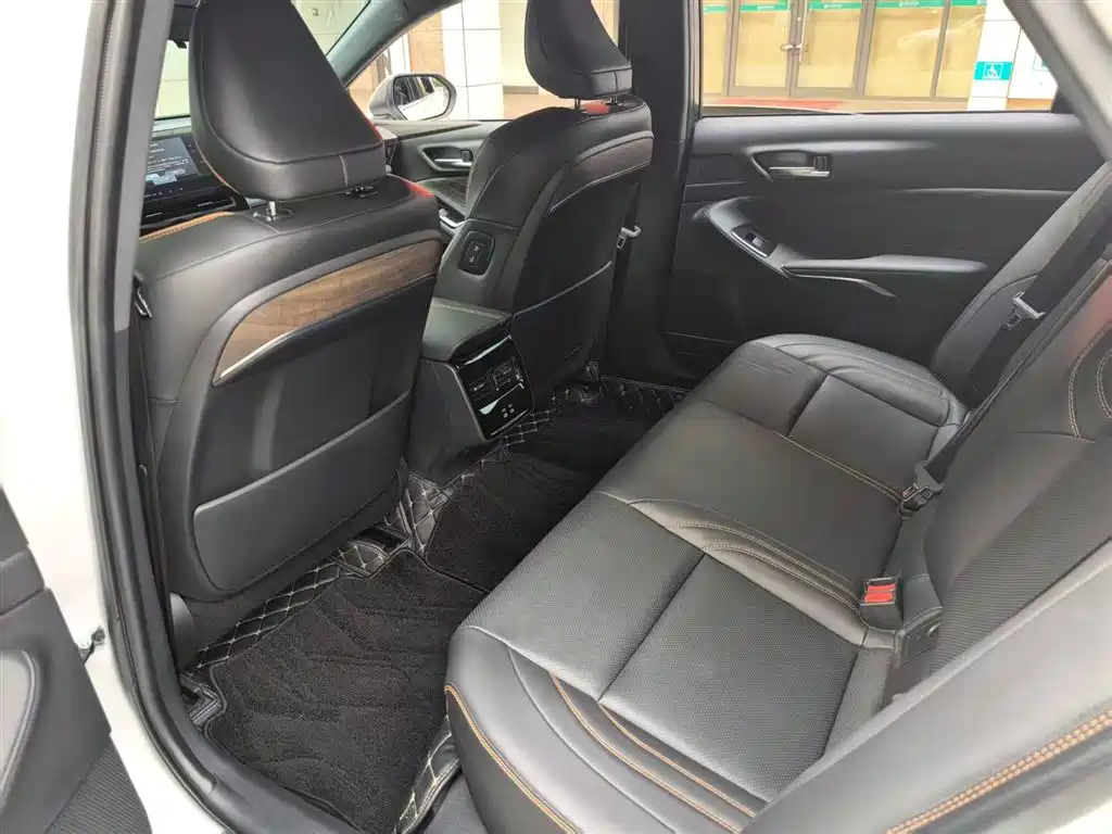 Toyota Avalon 2024 2.0L Luxury Edition фото 18