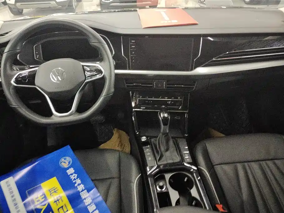 Volkswagen Passat 2022 330TSI Luxury Edition фото 12