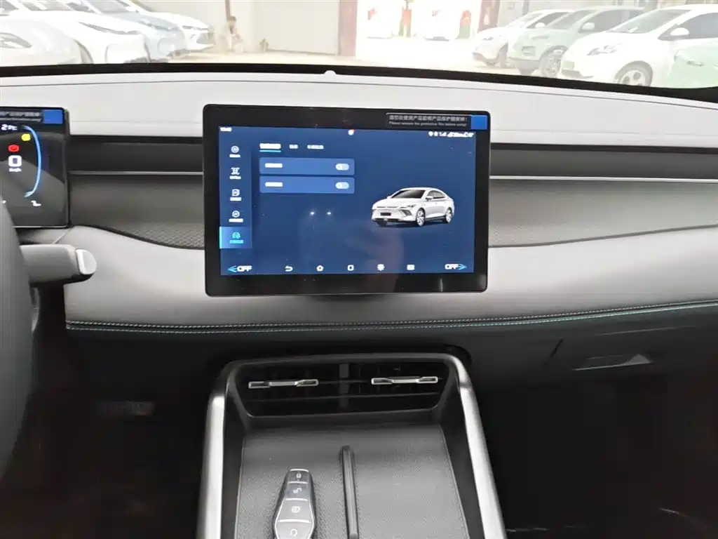 BYD Qin PLUS 2026 DM-i Smart Edition 128KM Progressive фото 13