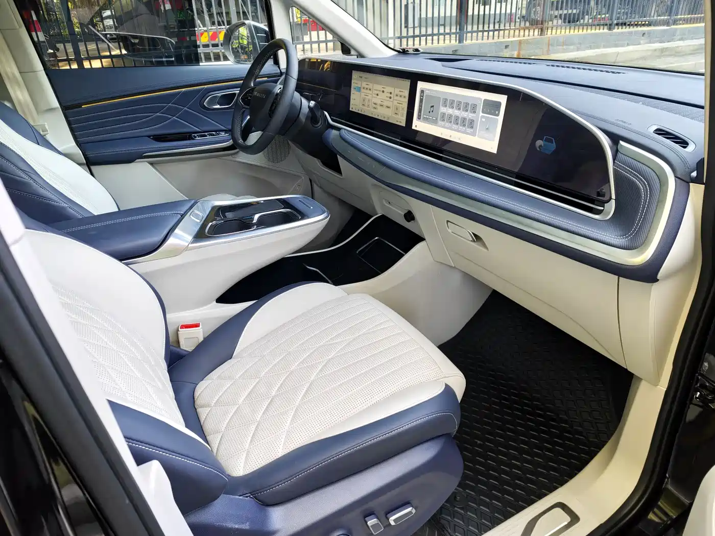 SAIC Maxus Maxus G90 2023 2.0T Interstellar 7-seater фото 26