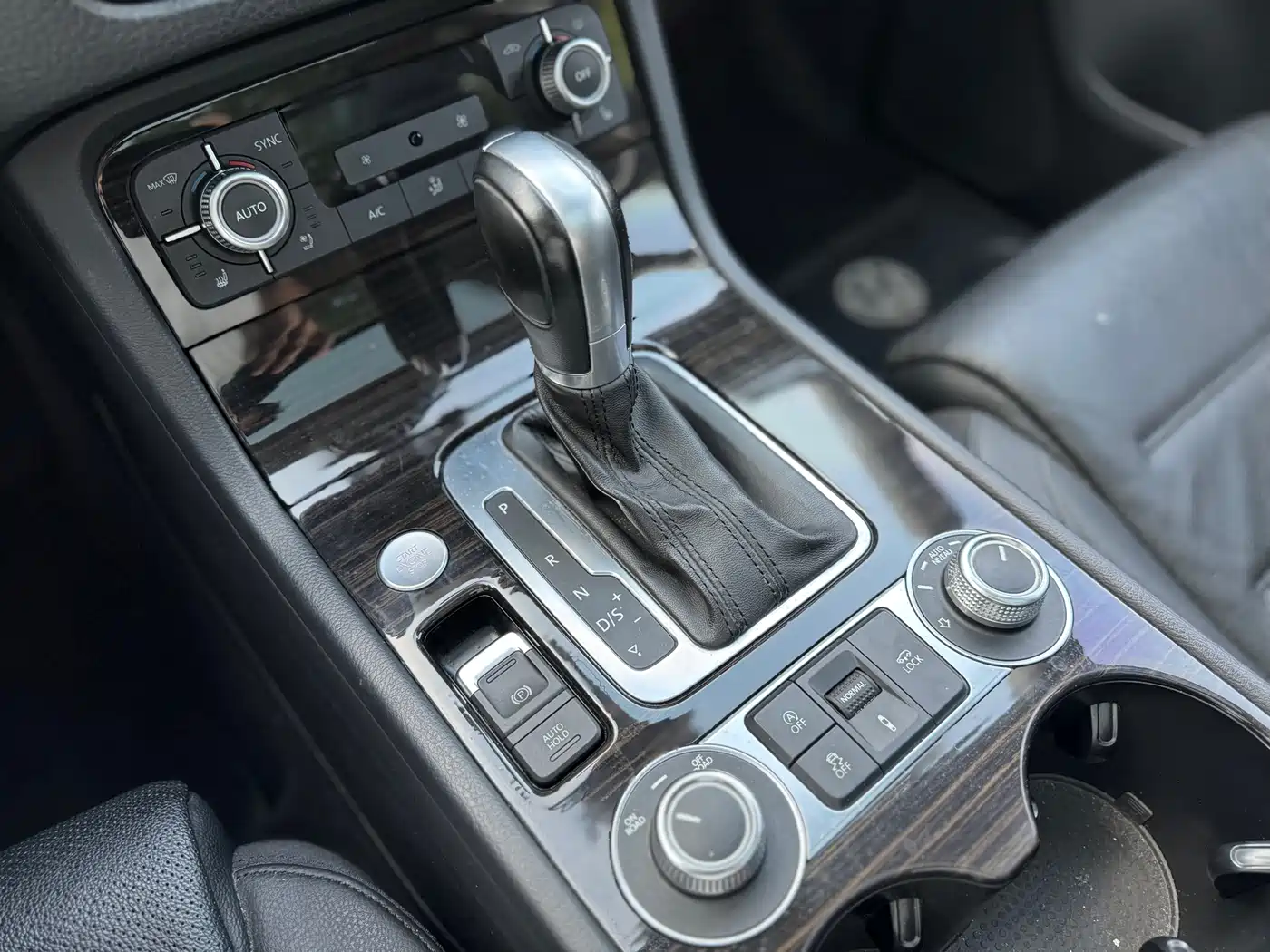 Volkswagen Touareg 2016 3.0TSI High Configuration фото 16