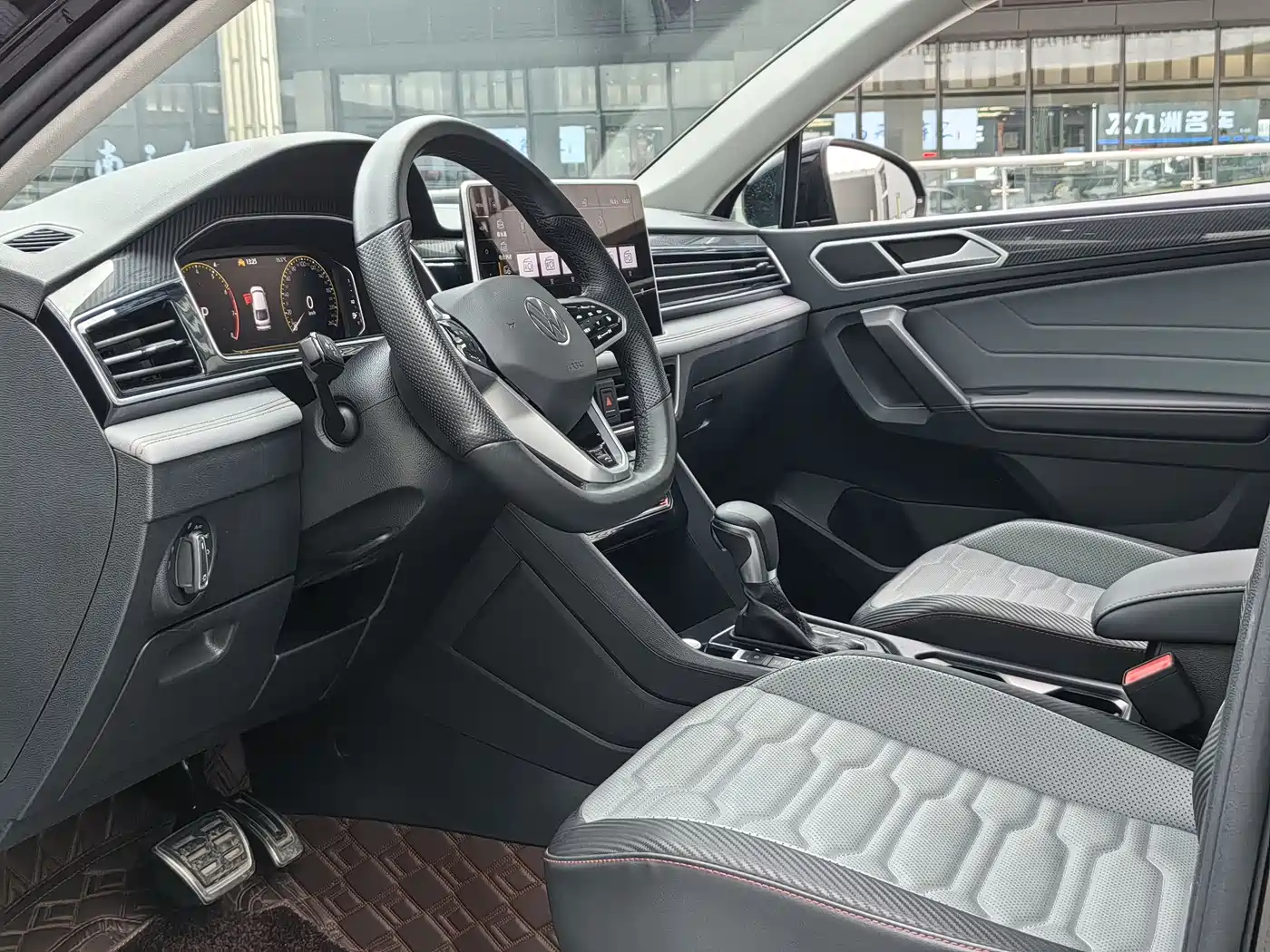 Volkswagen Tiguan X 2023 330TSI 2WD Flagship фото 9