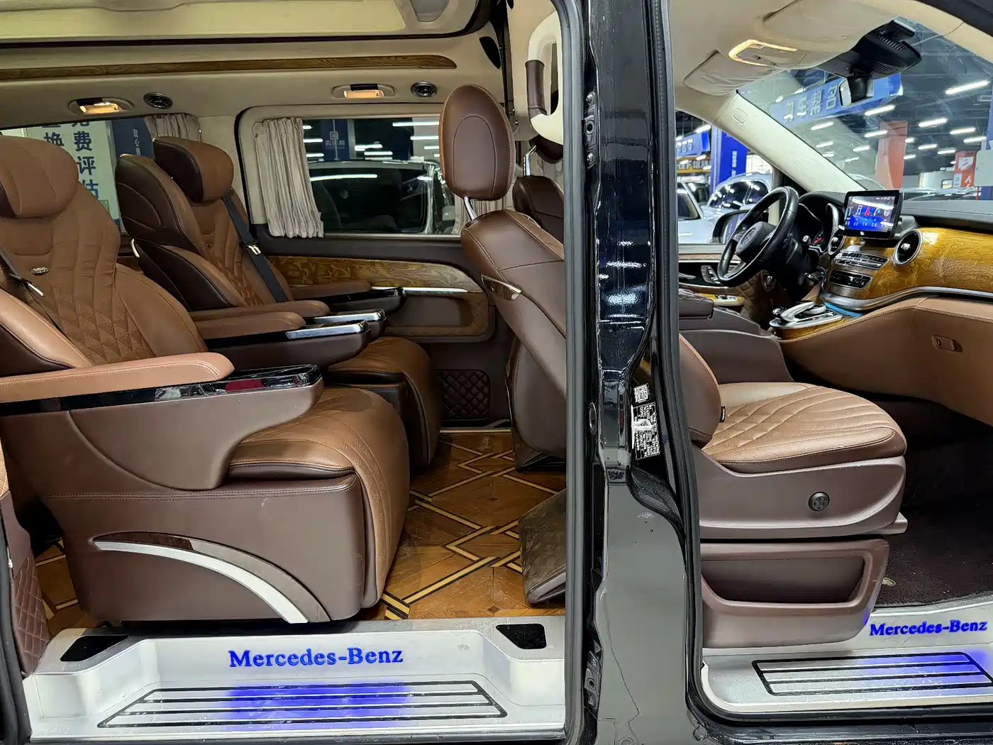 Mercedes-Benz V-Class 2018 V 260 L Premium Long Wheelbase Edition China VI фото 8