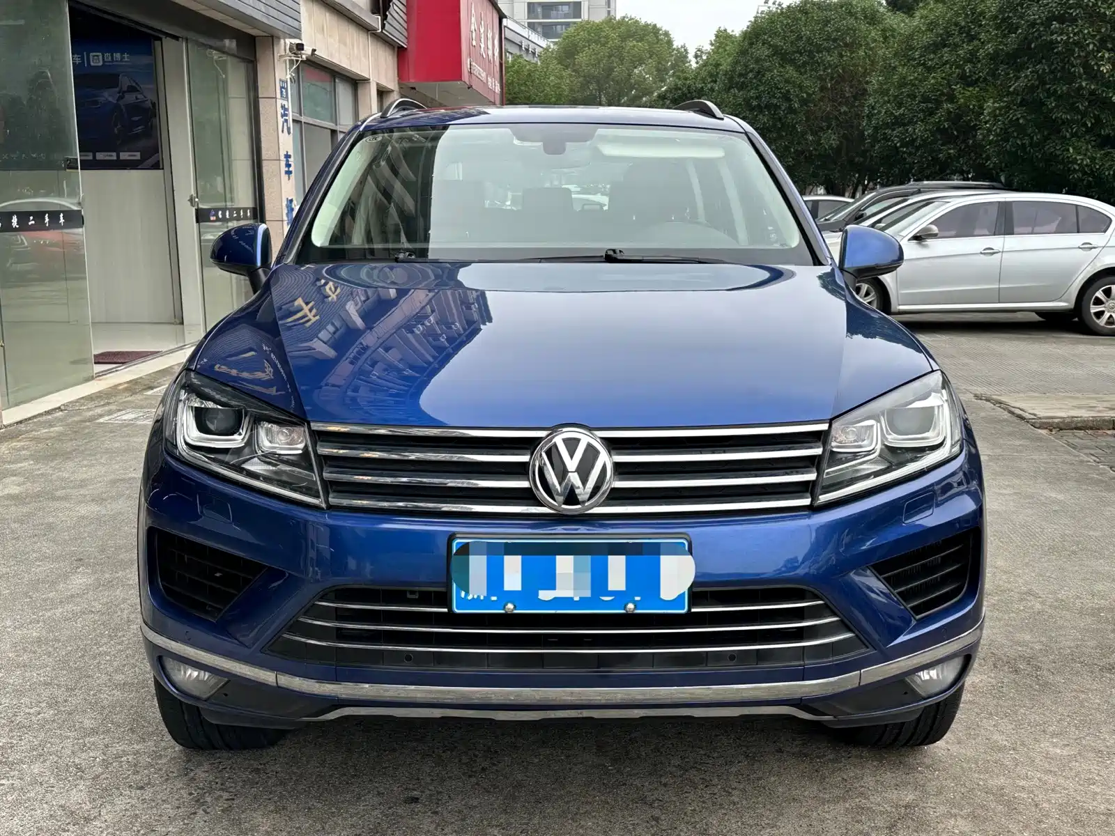 Фото 2 - Volkswagen Touareg