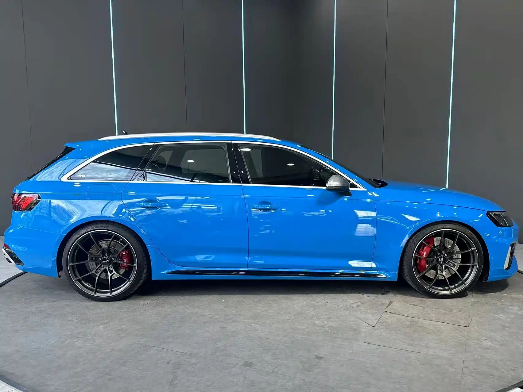 Фото 5 - Audi RS 4