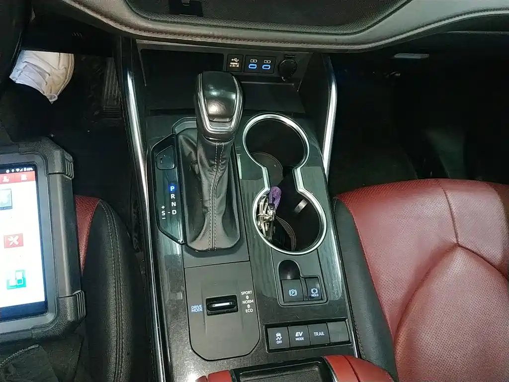 Toyota Crown Kluger 2021 2.5L HEV AWD Flagship Edition фото 10