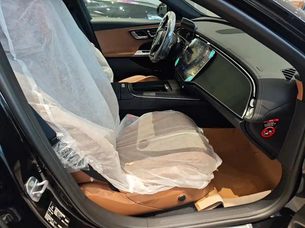 صورة 4 - Mercedes-Benz E-Class