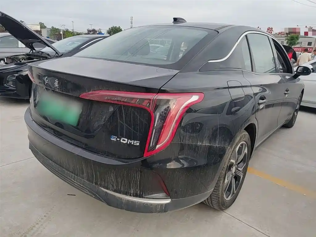 Hongqi E-QM5 2021 Charging Flag Joy Edition фото 7