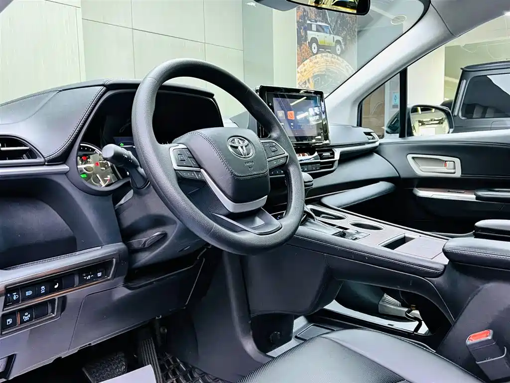 Toyota Sienna 2021 2.5L Hybrid Comfort Edition фото 8