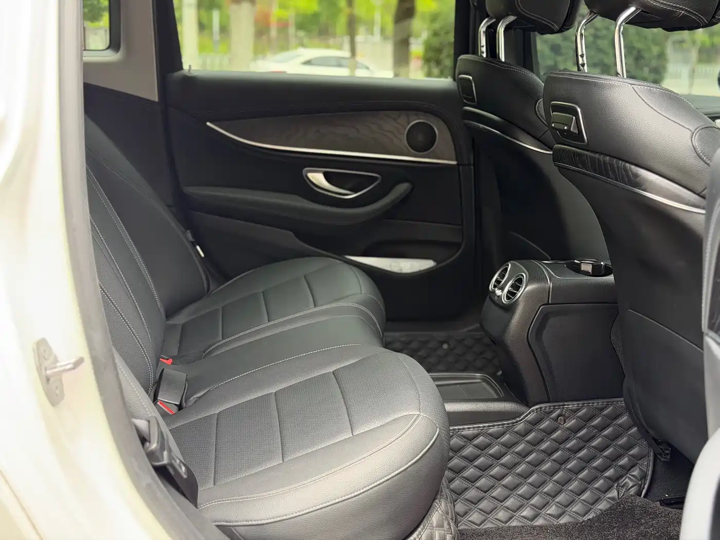 Mercedes-Benz E-Class 2018 E 300 L Sport Fashion фото 11