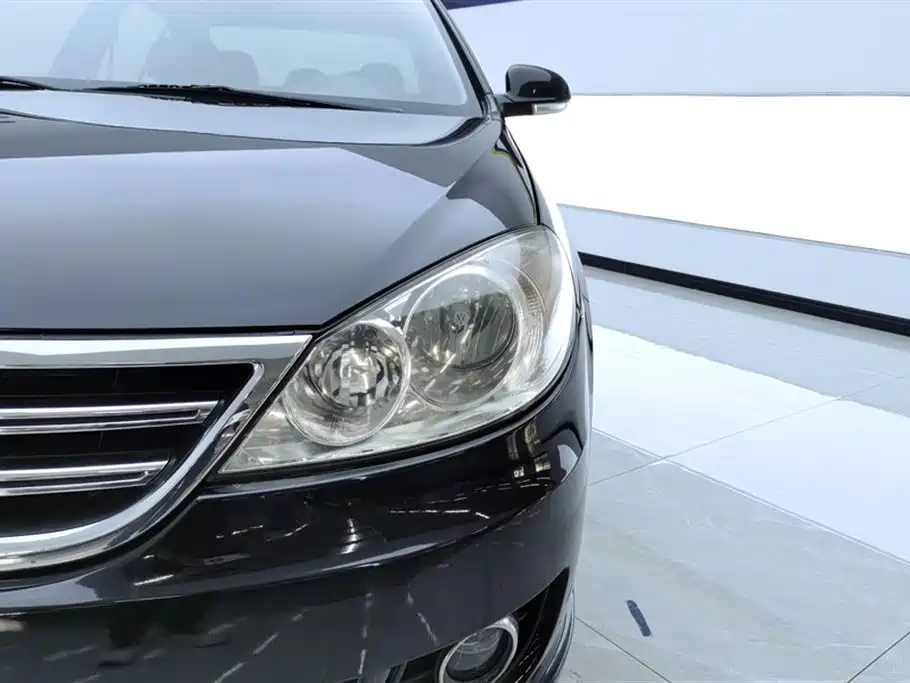 Volkswagen Lavida 2011 1.6L Manual Elegance Edition фото 5