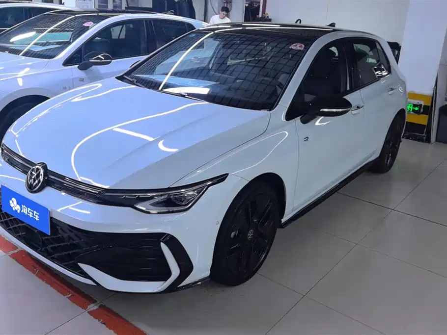 Volkswagen Golf 2025 300TSI R-Line