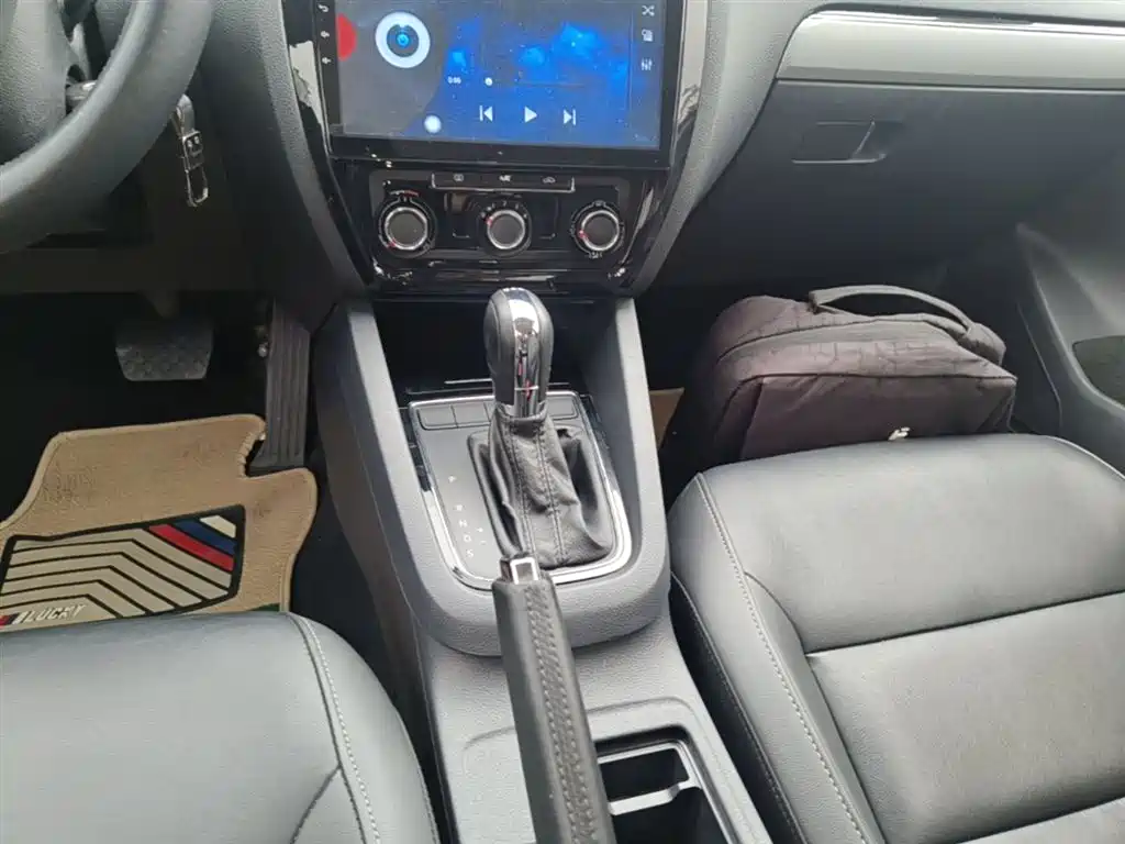 Volkswagen Sagitar 2016 230TSI 25th Anniversary Edition фото 14