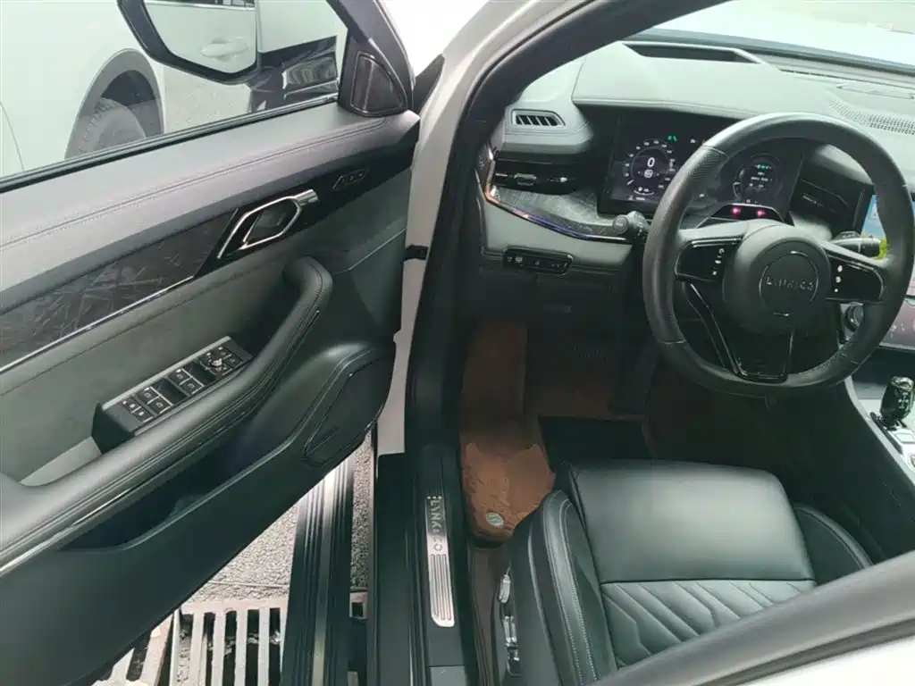 Lynk & Co 09 EM-P 2021 2.0T PHEV Halo 6-seater фото 16