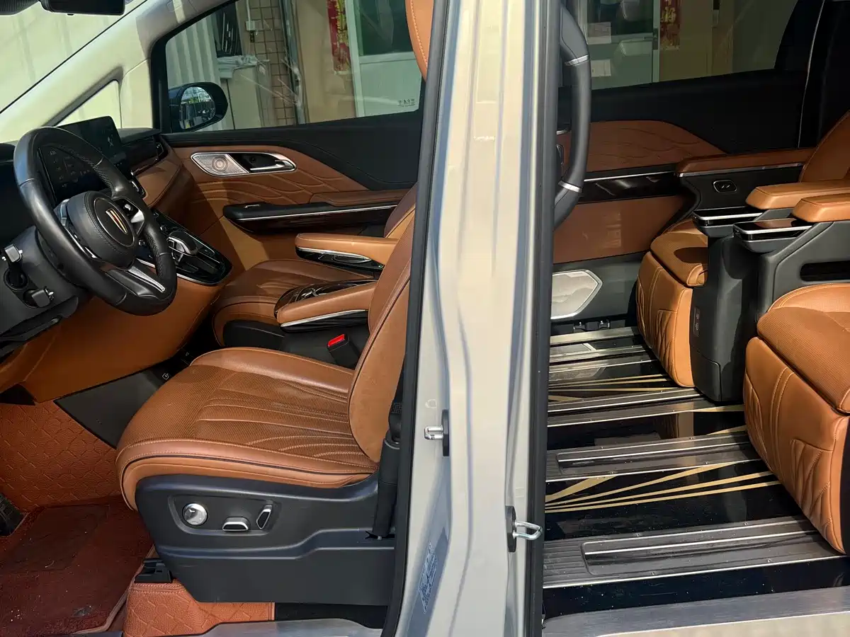 Hongqi HQ9 2023 2.0T Smart Connect Flag Smooth Edition фото 8