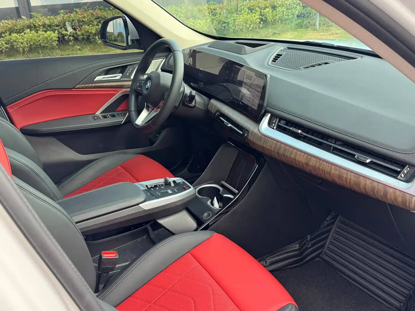 BMW iX1 2023 xDrive30L X Design Package фото 7
