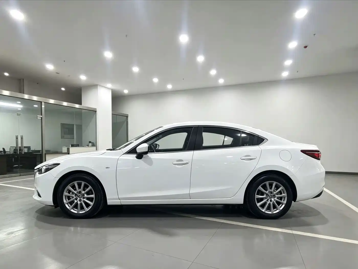 Photo 3 - Mazda Mazda 3