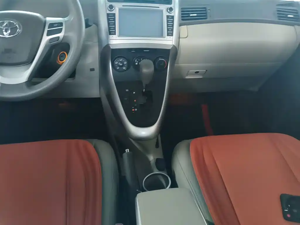 Toyota E'Z 2015 180E CVT Crossover Edition фото 14