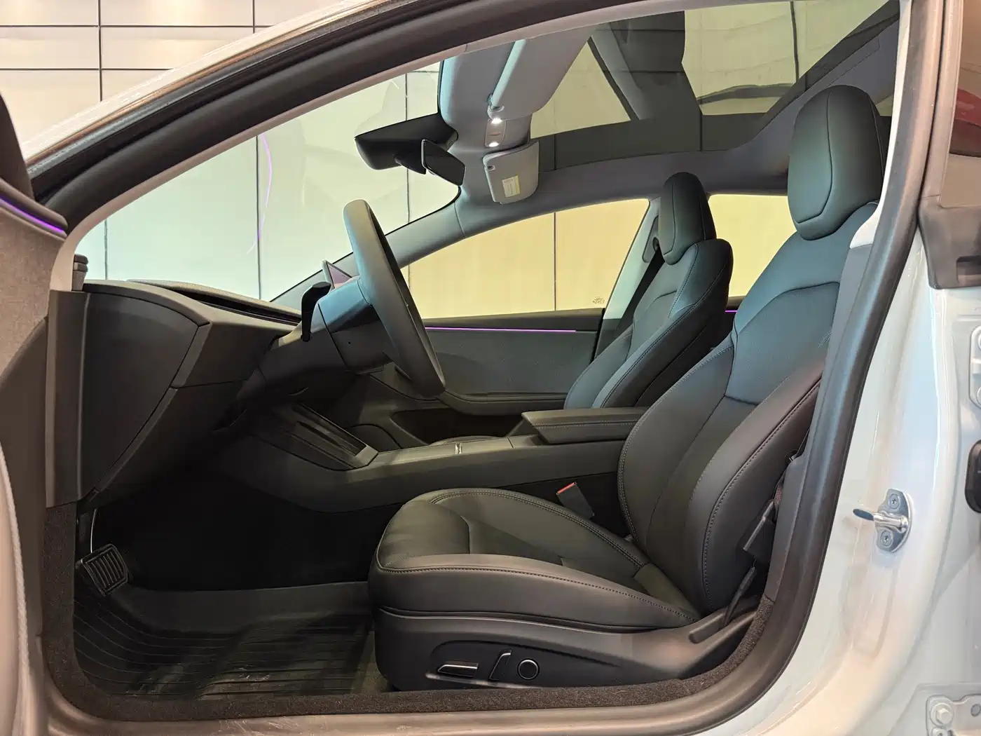 Tesla Model 3 2026 2025 Model Year Facelift Rear-Wheel Drive