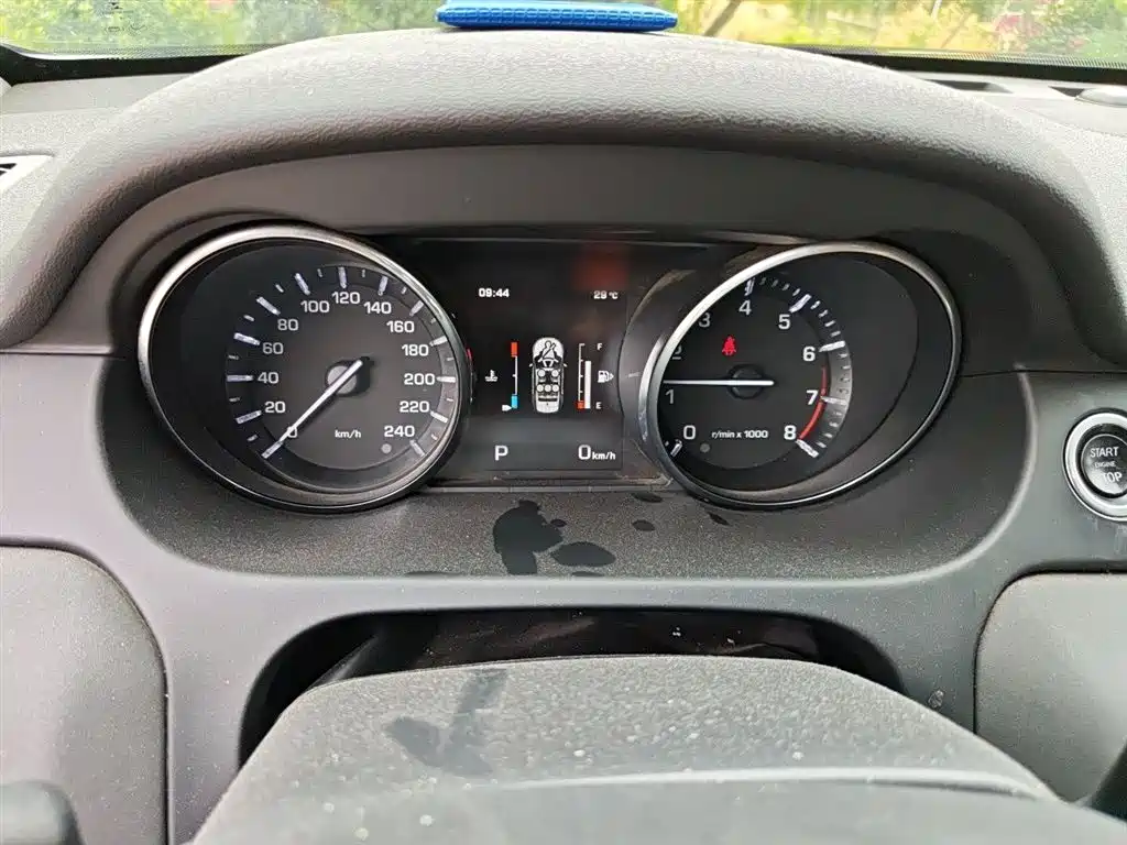 Land Rover Discovery Sport (Import) 2015 2.0T SE фото 4
