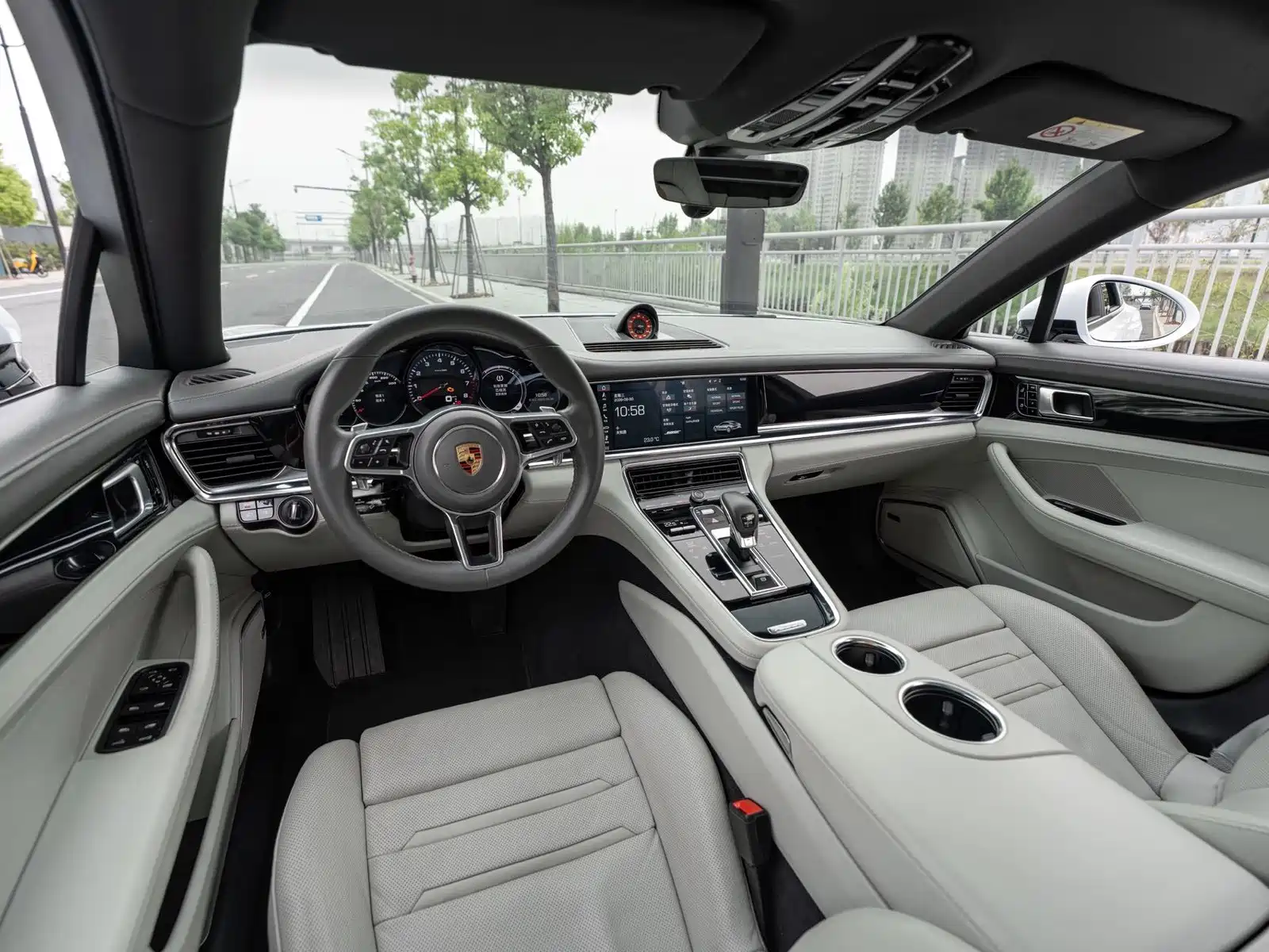 Photo 11 - Porsche Panamera