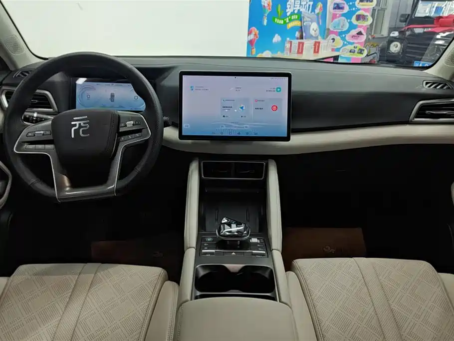 BYD Yuan UP 2024 401KM Leading Edition фото 12