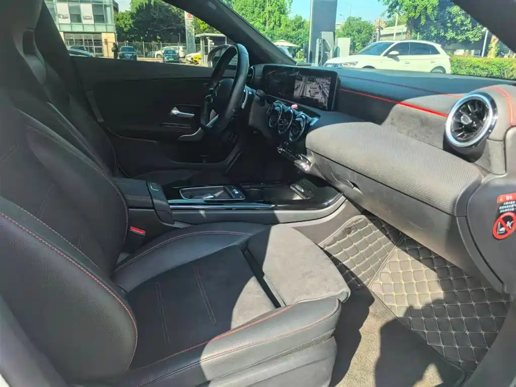 Mercedes-Benz CLA (Import) 2024 CLA 200 фото 10