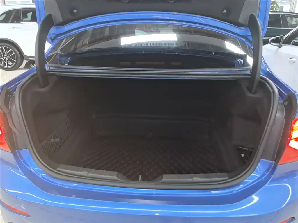 BMW 1 Series 2018 118i Sport Edition фото 19