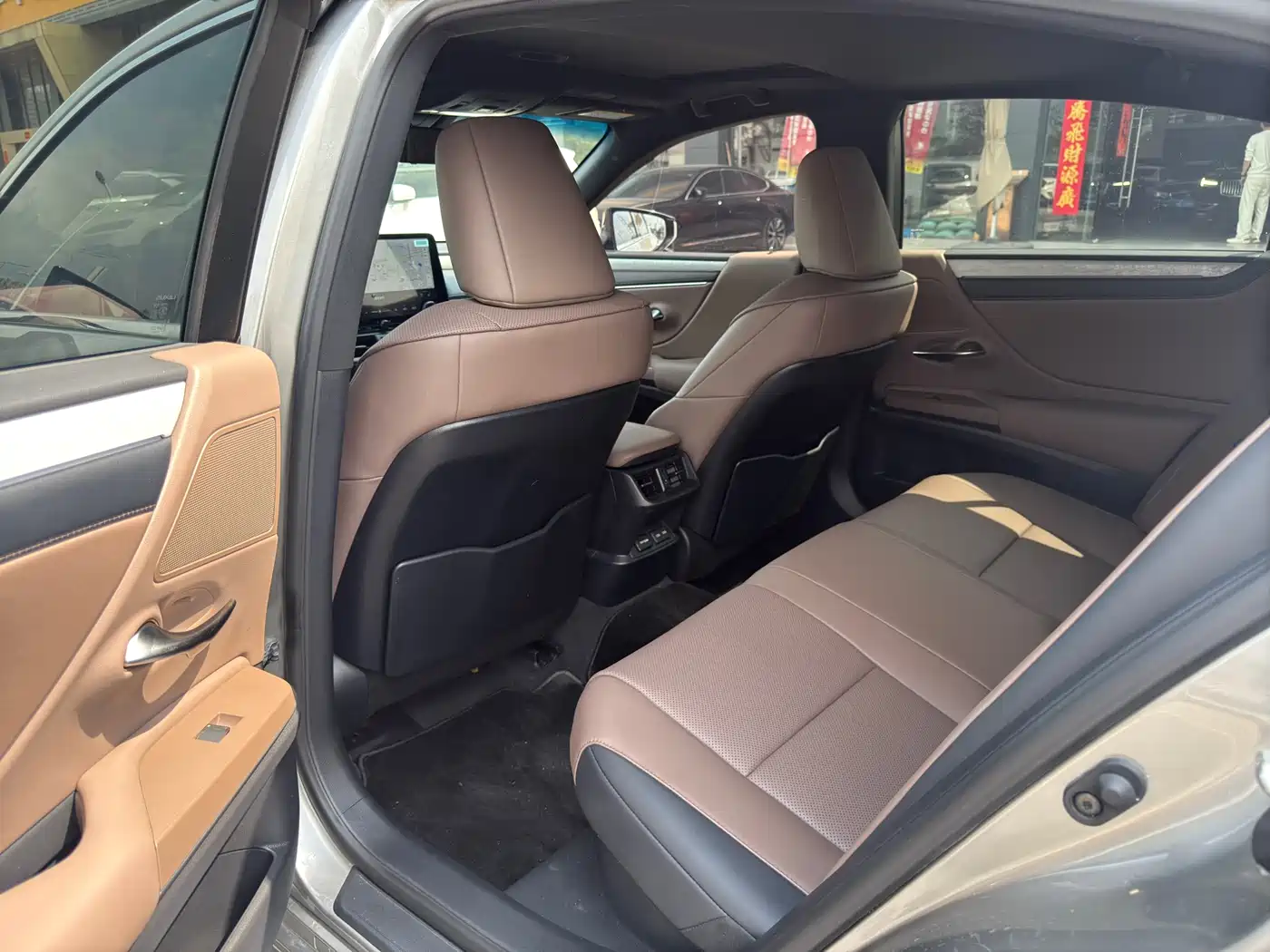 Lexus ES 2025 300h Ultimate Edition фото 5