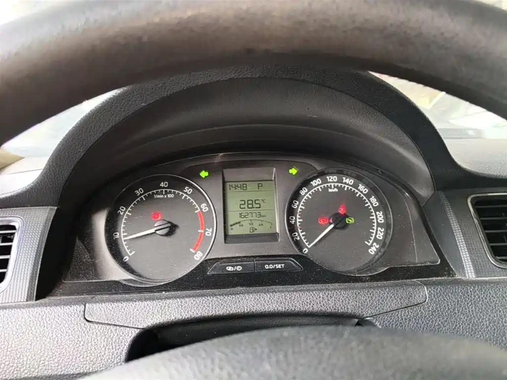 Škoda Rapid 2013 1.6L Automatic Smart Selection фото 12