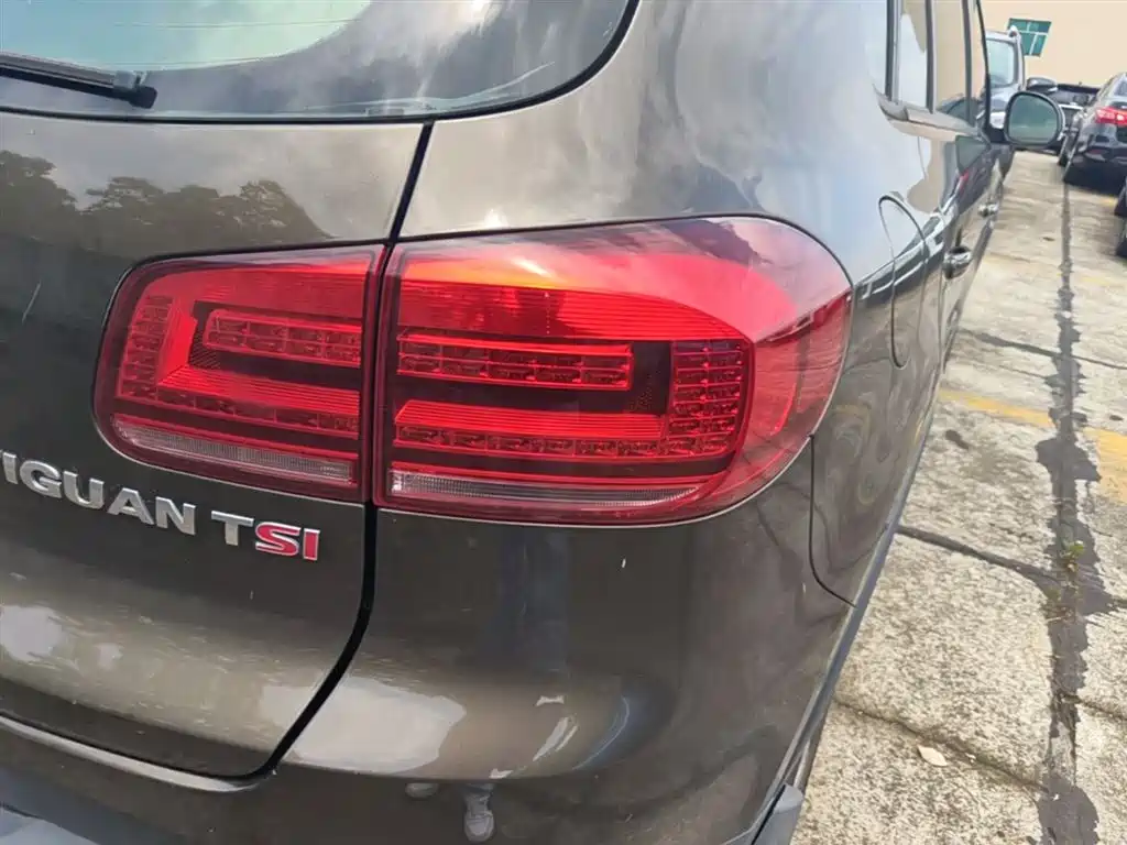 Volkswagen Tiguan 2015 1.8TSI Automatic 2WD Trendline фото 8