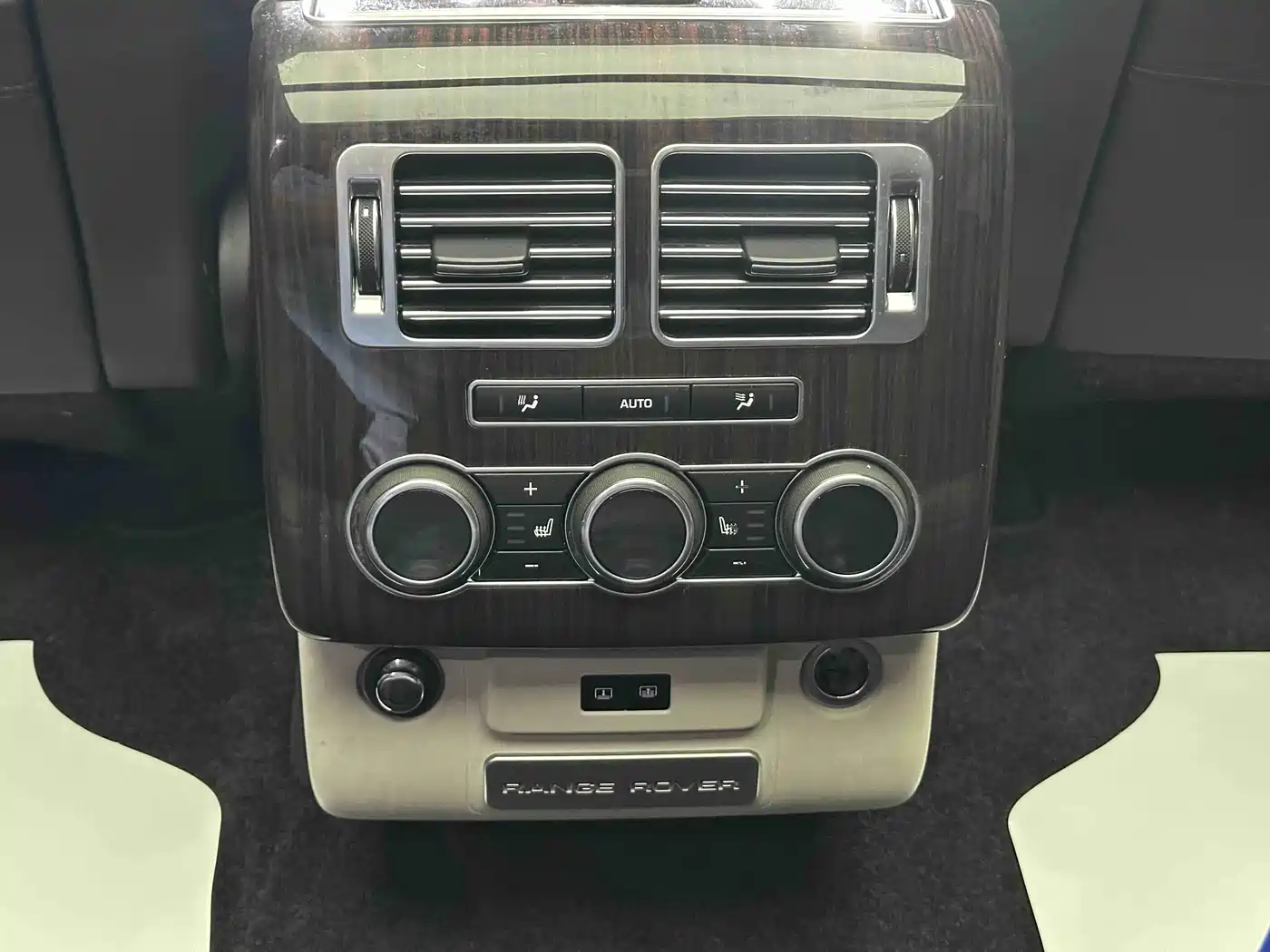 Land Rover Range Rover 2014 3.0 SC V6 Vogue SE Genesis Extended Edition фото 16