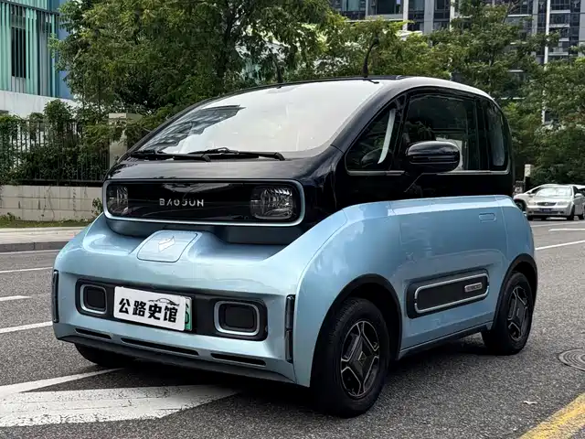 Baojun Baojun E300 2020 Stellar Smart Travel Edition
