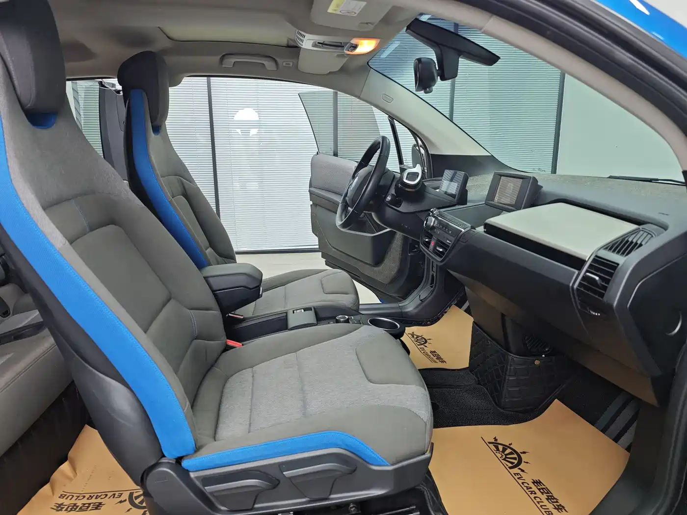 Photo 20 - BMW i3 (Import)