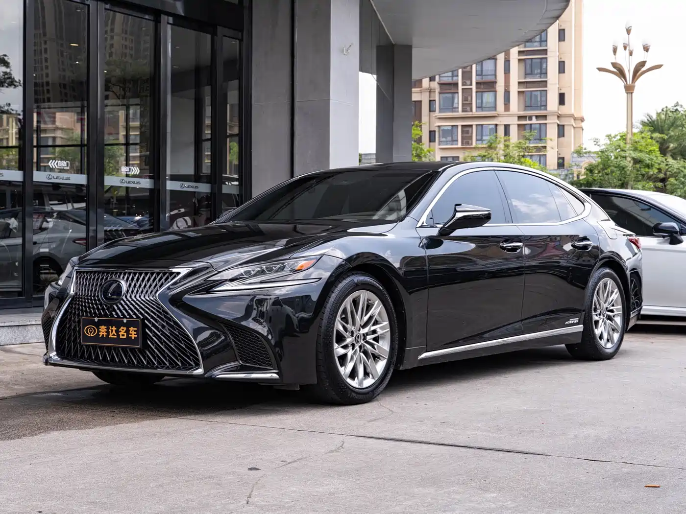 Lexus LS 2020 500h Luxury (China VI)
