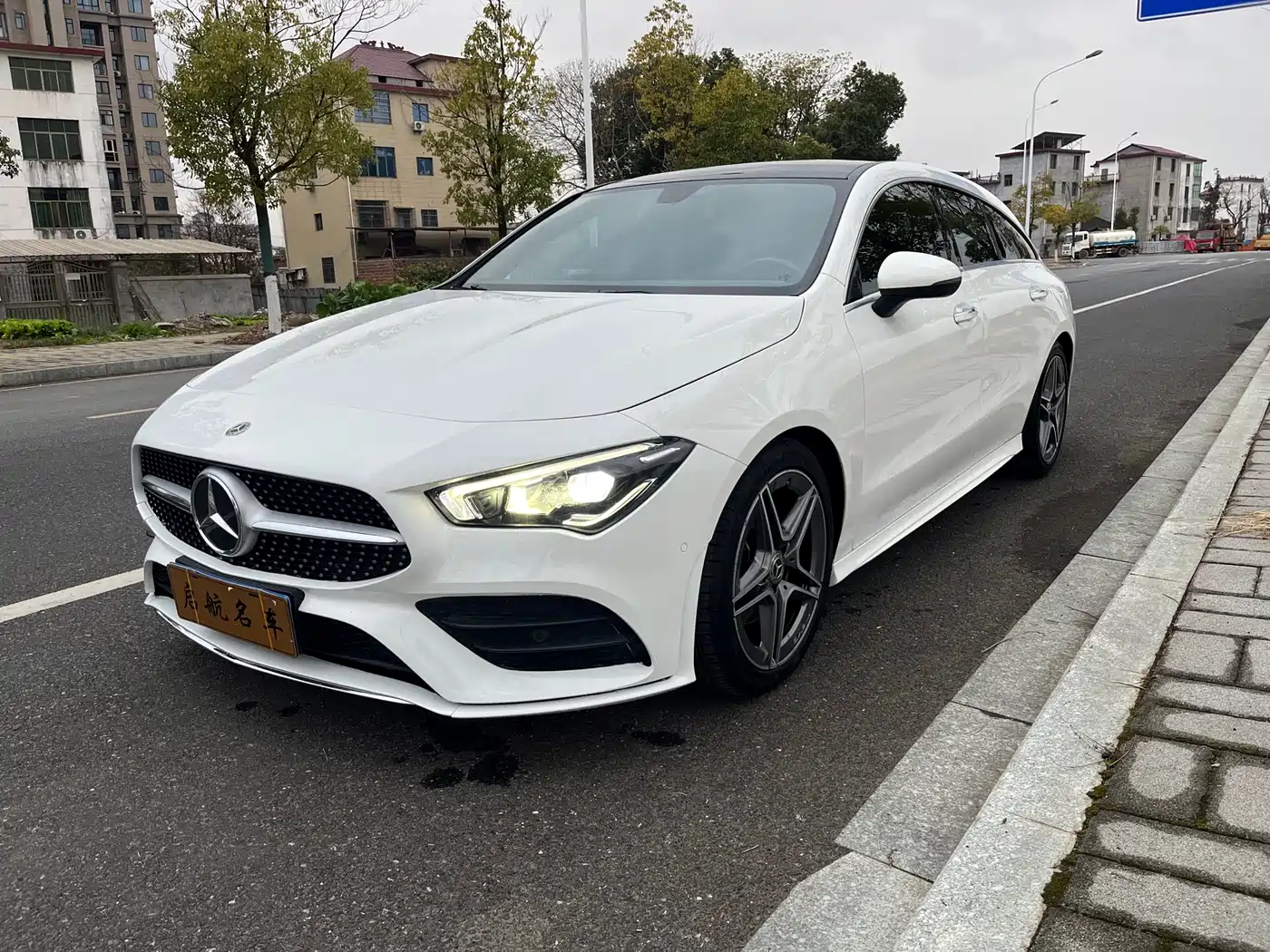 MERCEDES-BENZ CLA