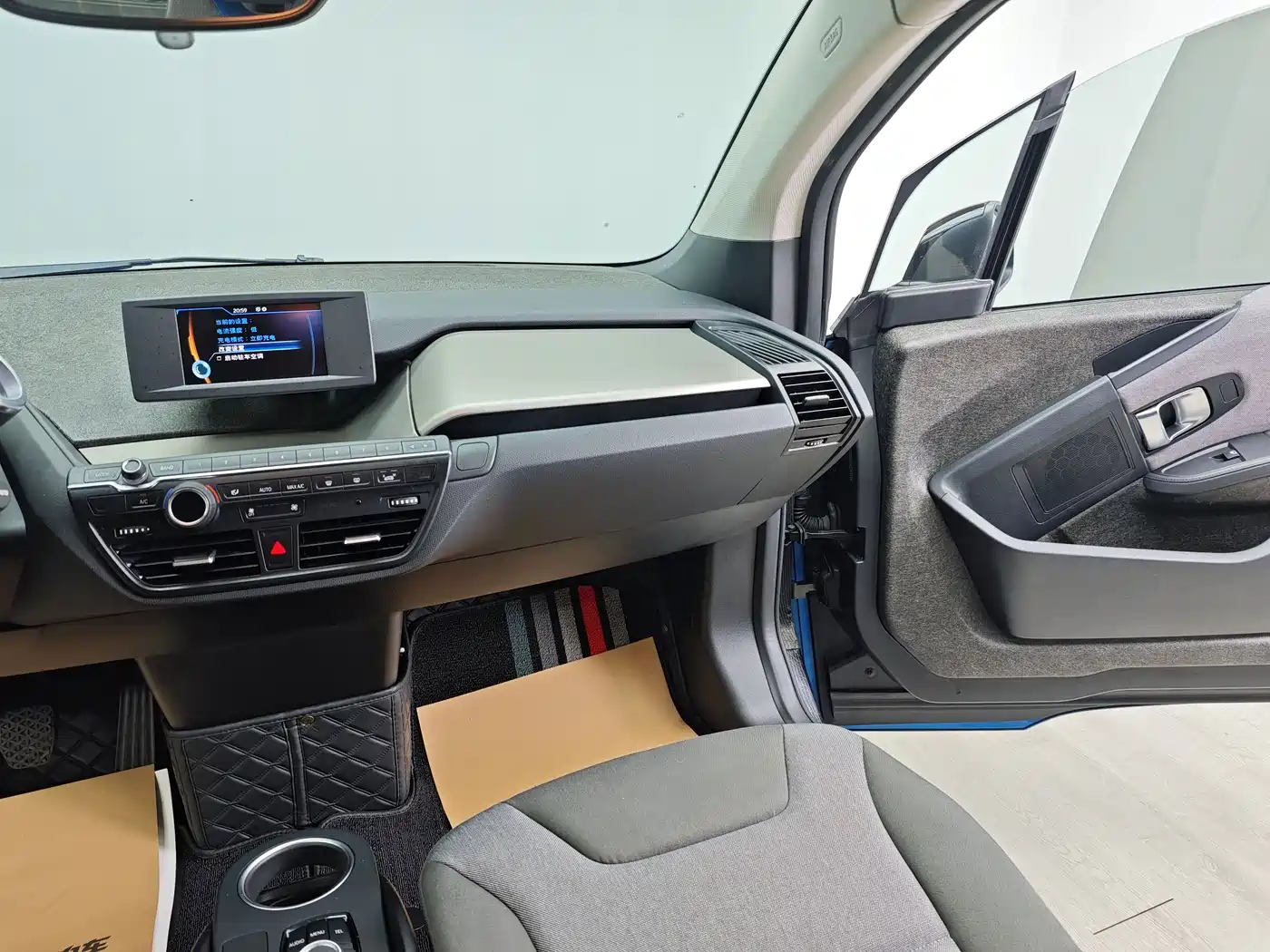 Photo 13 - BMW i3 (Import)