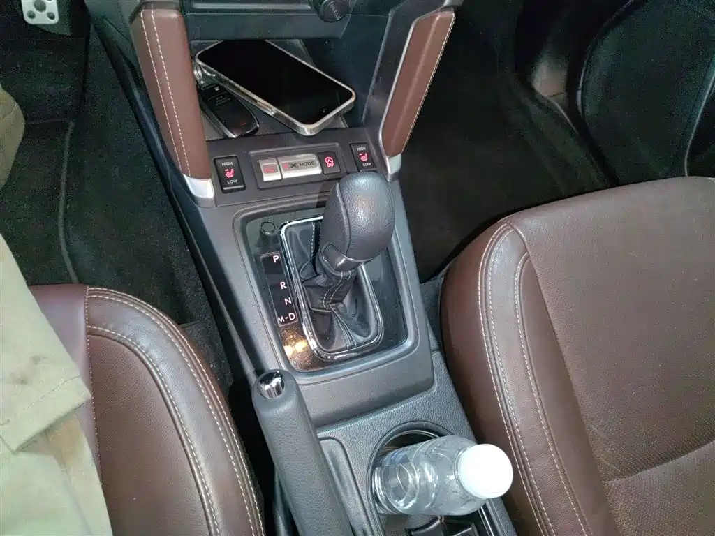 Subaru Forester 2016 2.5i Prestige Navigation Edition фото 10