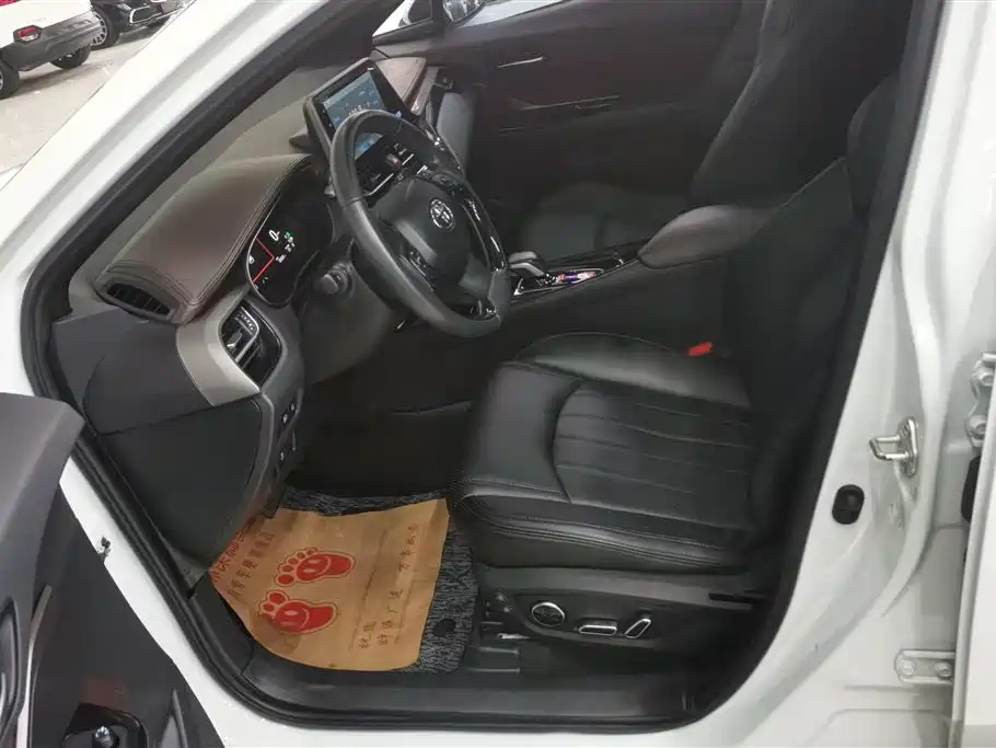 Toyota C-HR EV 2020 Premium Sunroof Edition фото 9
