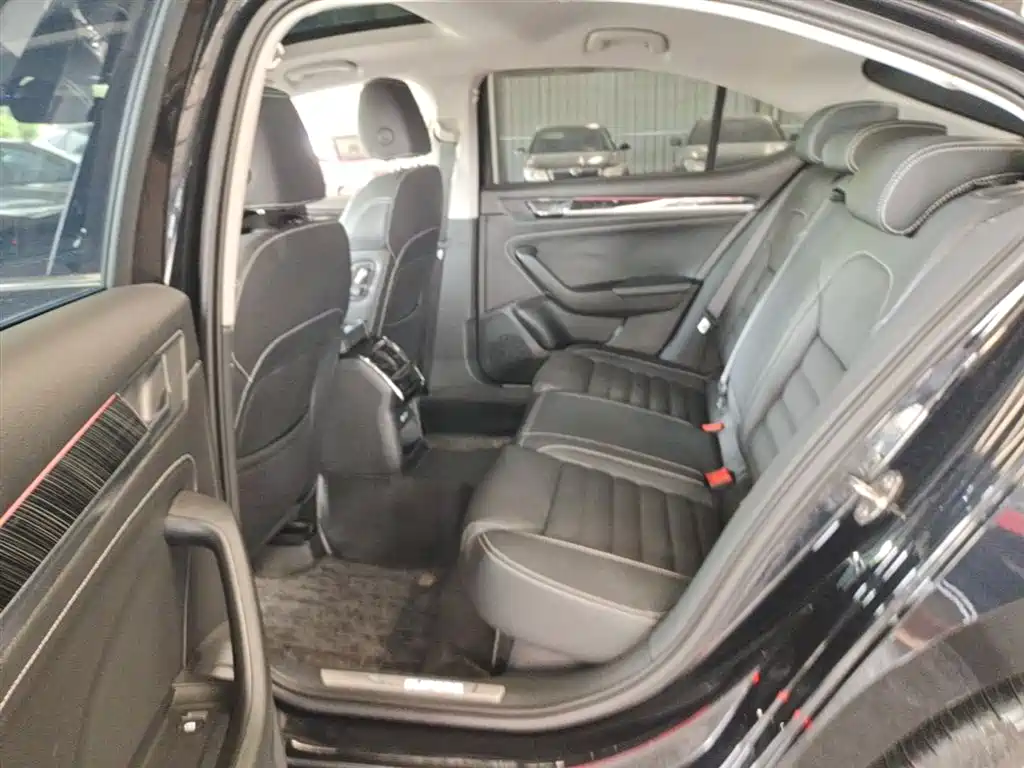 Škoda Superb 2023 Facelift TSI330 DSG Luxury Edition фото 17