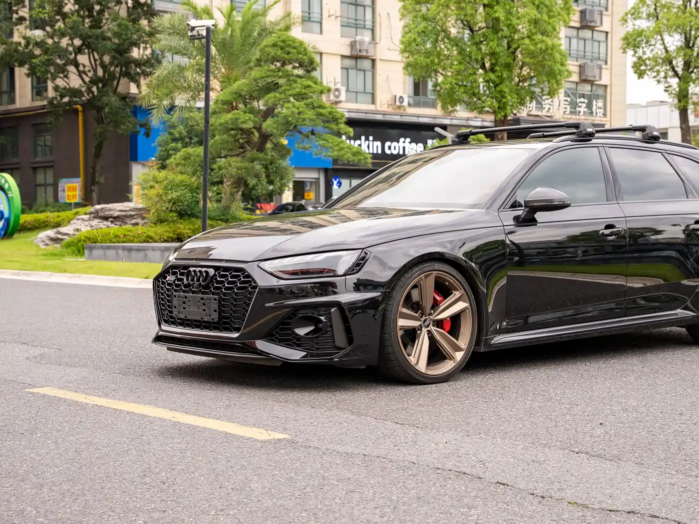 Audi RS 4 2023 Model RS4 Avant Dark Gold Edition фото 10